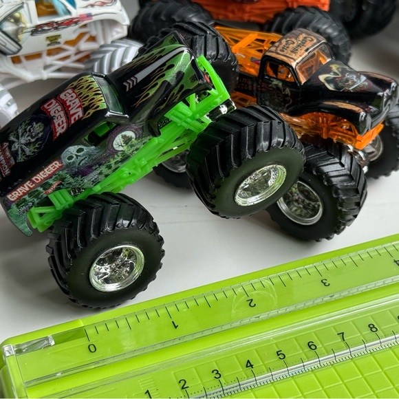 Monster Truck Hot Wheels Captains Curse Grave Digger El Toro Loco Bulldozer more - Picture 5 of 9